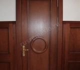 Дверь межкомнатная из массива дуба коричневая