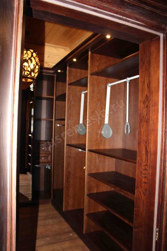 Шкаф для гардеробной комнаты из массива дуба и МДФ
