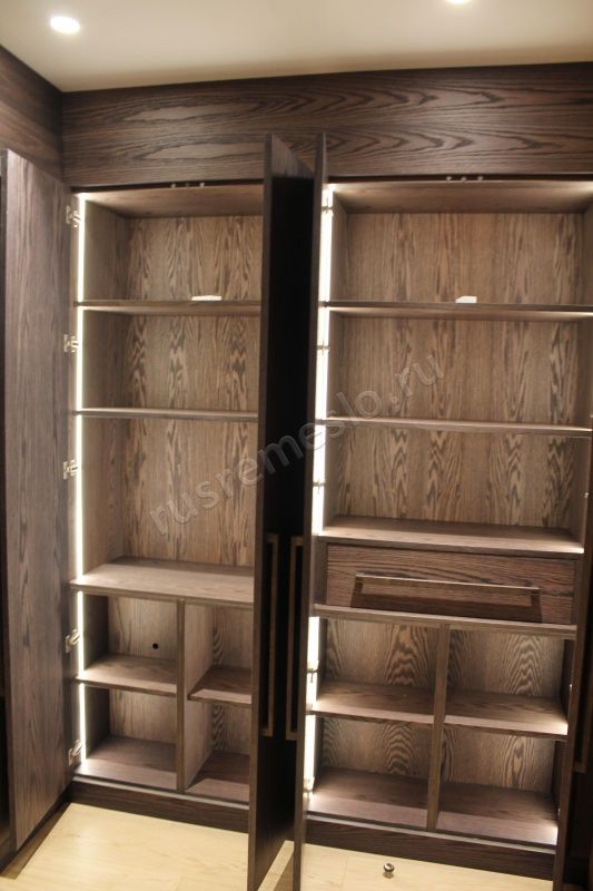 Шкаф для гардеробной из массива дуба и МДФ