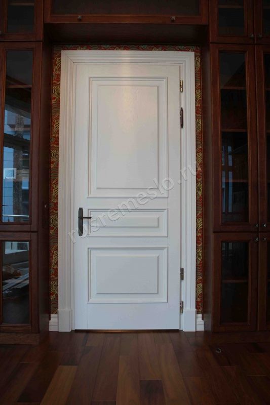 Дубовая межкомнатная дверь белая
