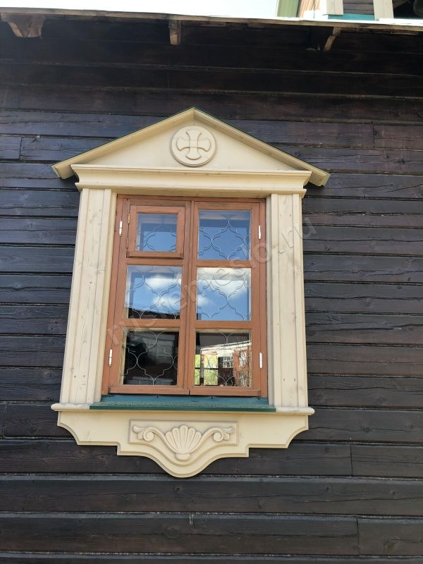 Фасадный наличник на окно из сосны резной