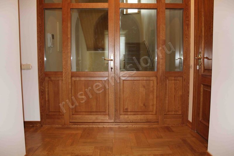 Межкомнатная двустворчатая арочная дверь дубовая со стеклом