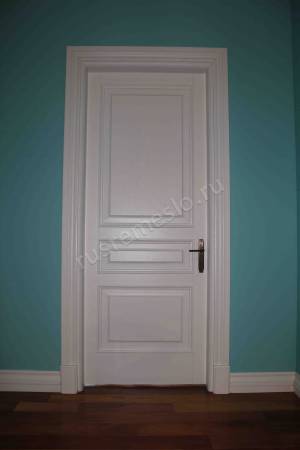 Дубовая межкомнатная дверь белая