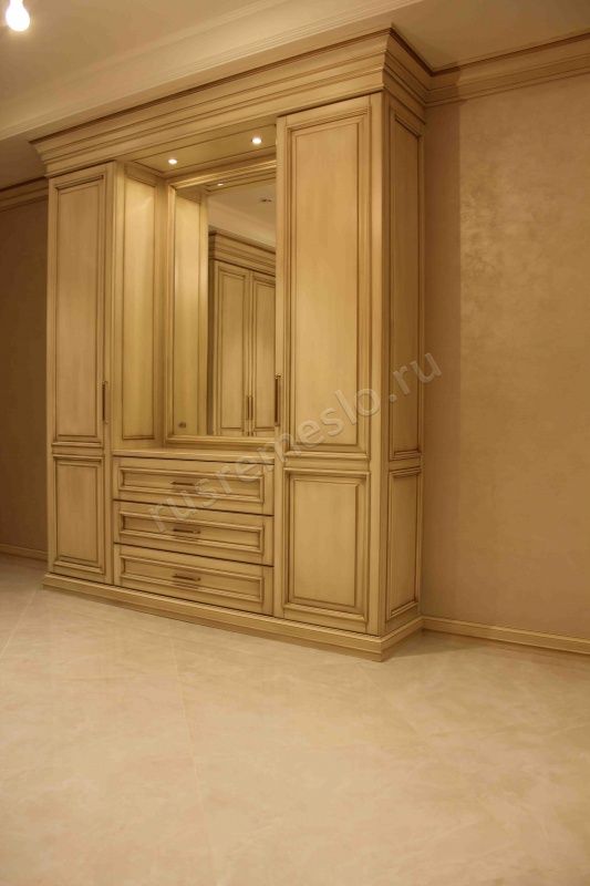 Мебель для гардеробной комнаты из массива бука