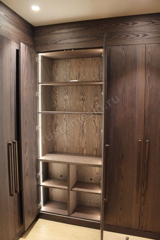 Шкаф для гардеробной из массива дуба и МДФ