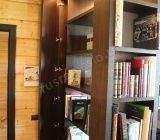 Книжный шкаф для библиотеки из натурального шпона эвкалиптового дерева